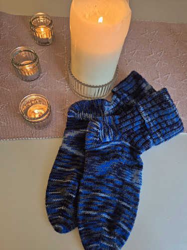 Handgestrickte socken - handgestrickte,