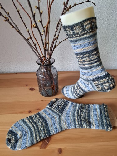 Selbstgestrickte socken - selbstgestrickte,