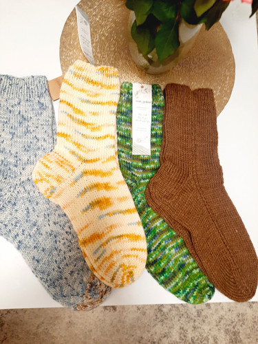 Selbstgestrickte socken - socken,