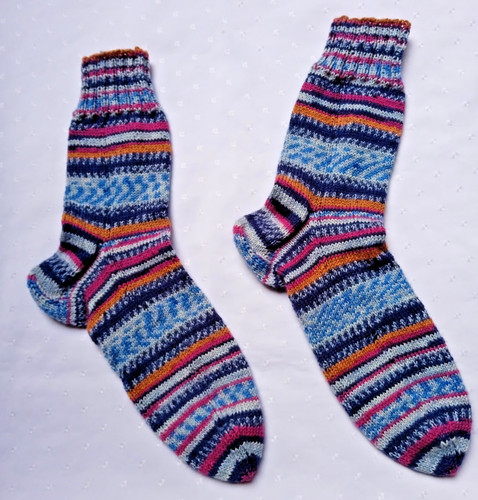 Warme selbstgestrickte socken - selbstgestrickte,