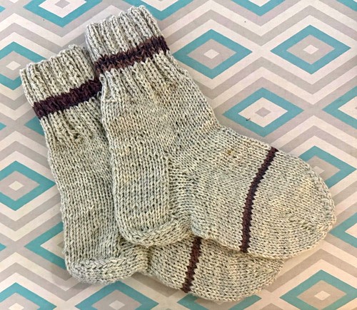 Selbstgestrickte socken paar - selbstgestrickte,