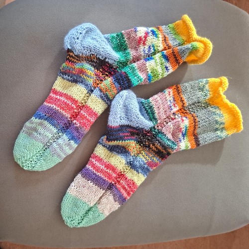 Selbstgestrickte socken paar - socken,