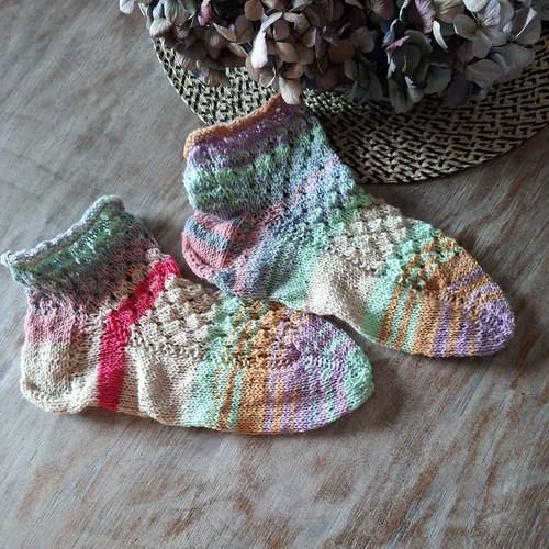 Selbstgestrickte socken paar - *,
