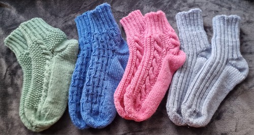 Paar selbstgestrickte socken - 4,