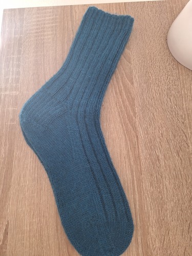 Selbstgestrickte socken neu - socken., neu.