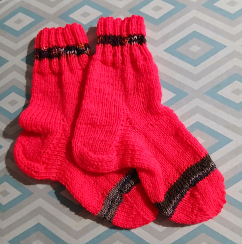 Selbstgestrickte socken rot - selbstgestrickte,