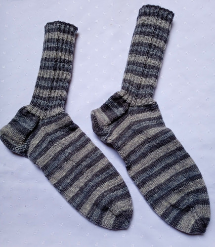 Warme selbstgestrickte socken - warme,