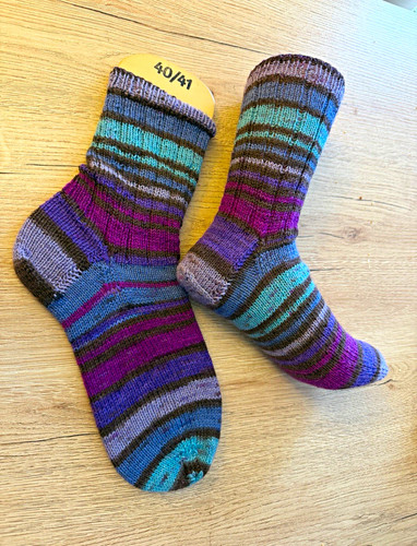 Selbstgestrickte socken paar - selbstgestrickte,
