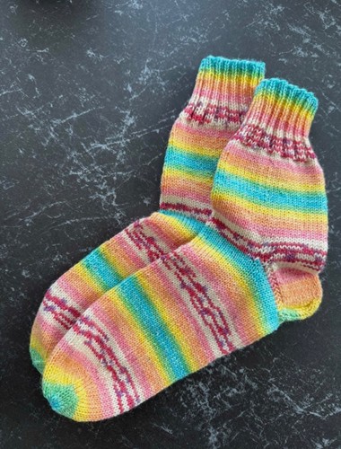 Selbstgestrickte socken aus - selbstgestrickte,