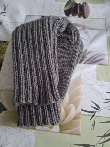 Drei paar handgestrickte - drei,